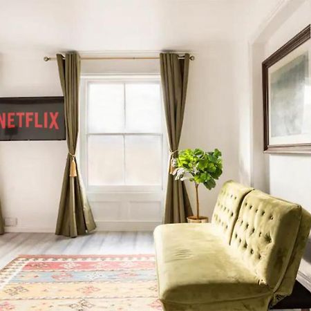 Victorian Style Apartment W/ Four-Poster Bed In Camden Town Londra Exterior foto