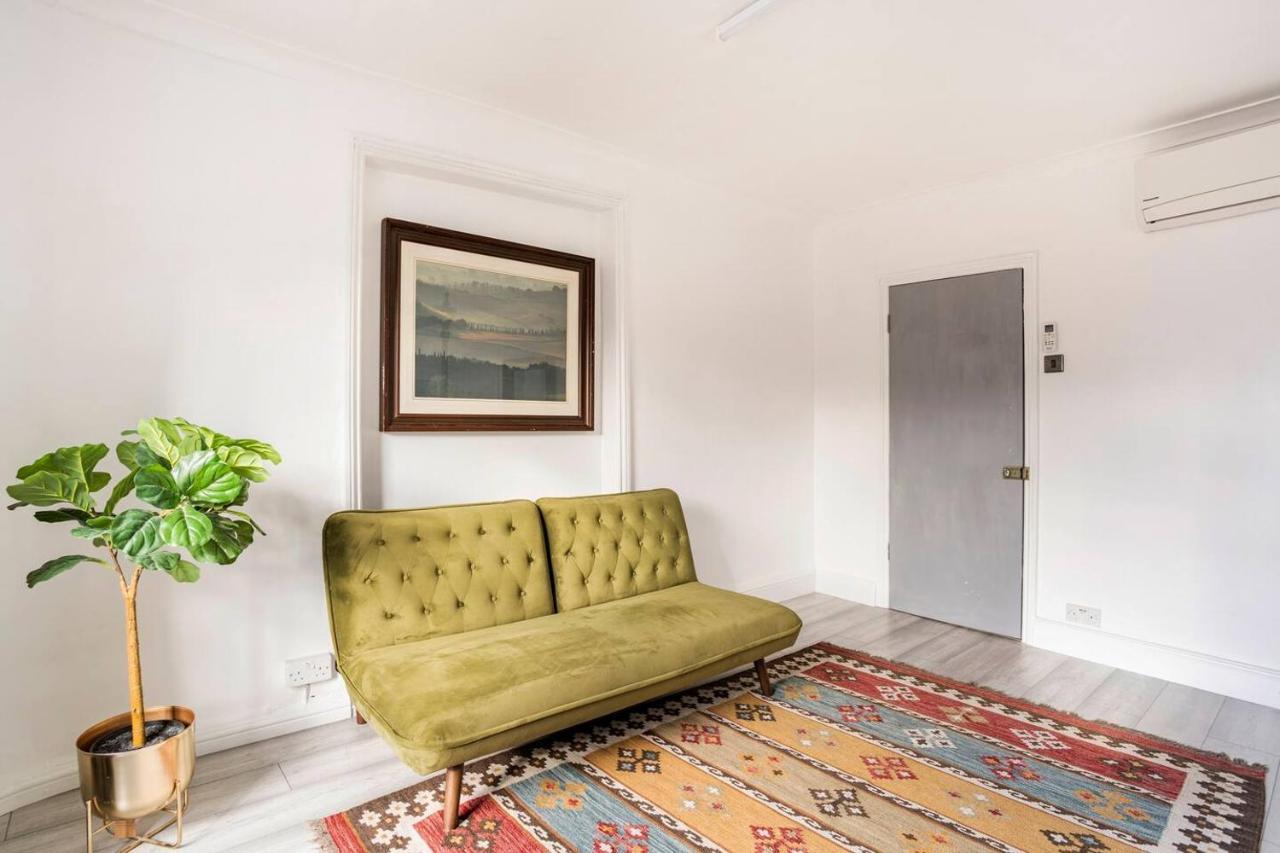 Victorian Style Apartment W/ Four-Poster Bed In Camden Town Londra Exterior foto
